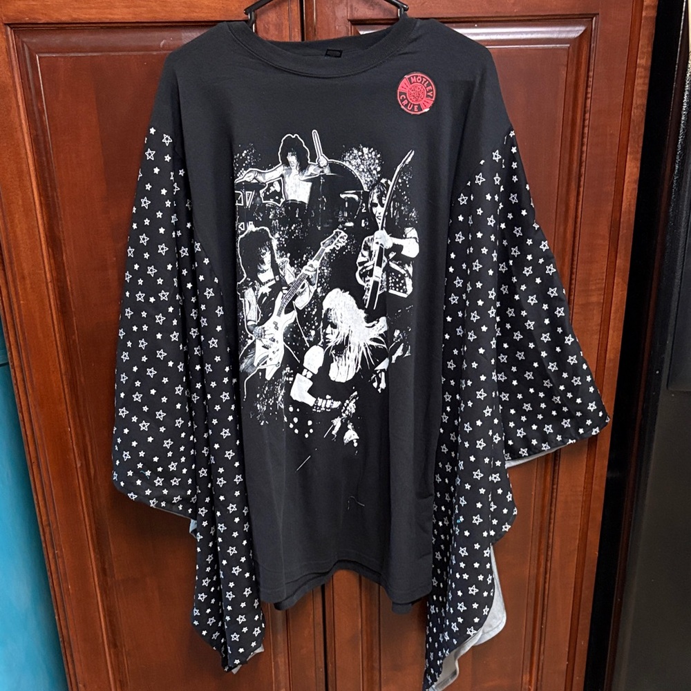 Motley CrewBlack Graphic Poncho Shirt with Star Pattern